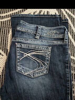 Silver Jeans Women's Dark Blue Bootcut Jeans w/ Embroidered Back Pocket W32/L32